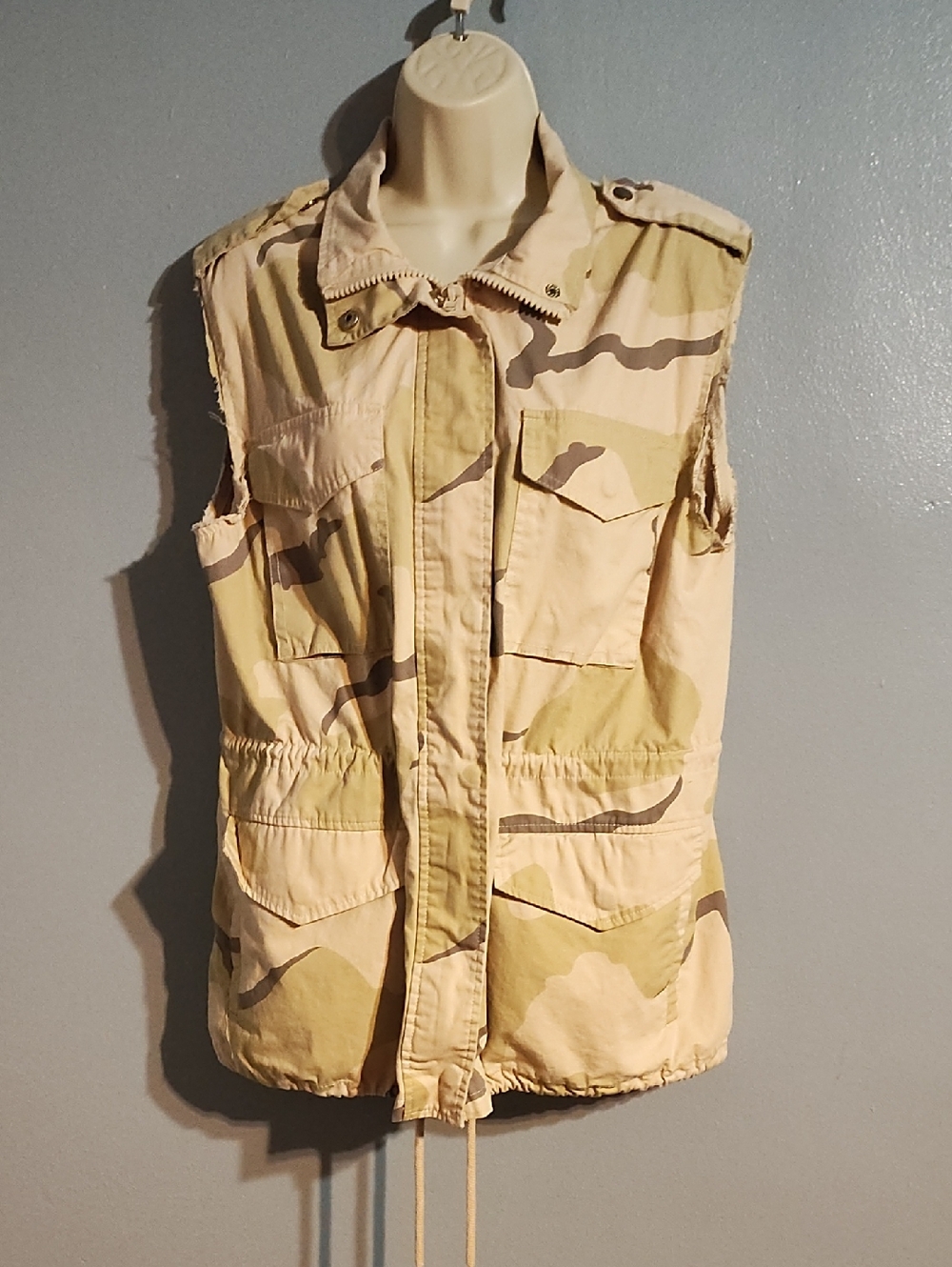 Forever 21 Women's Sleeveless Desert Camo Utility Vest - Tan & Khaki